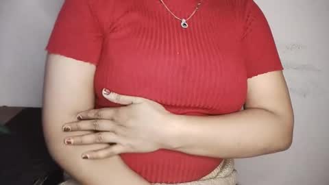 priyu_ online show from November 7, 2025, 7:03 pm