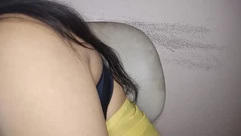 priyu_ online show from December 18, 2025, 3:12 am