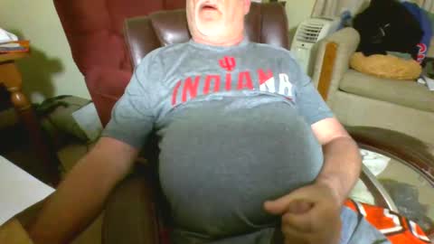 Snapshot of prlbob77 chatting on March 4, 2025, 2:06 am prlbob77 online show from March 4, 2025, 2:06 am