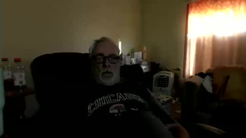 Snapshot of prlbob77 chatting on October 14, 2025, 9:15 pm prlbob77 online show from October 14, 2025, 9:15 pm