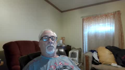 Snapshot of prlbob77 chatting on October 17, 2025, 10:34 pm prlbob77 online show from October 17, 2025, 10:34 pm