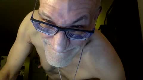 Snapshot of profnwear chatting on August 3, 2026, 9:04 am ProfNUWear online show from August 3, 2026, 9:04 am