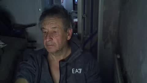 Snapshot of projectorepson chatting on December 19, 2025, 5:20 pm projectorepson online show from December 19, 2025, 5:20 pm