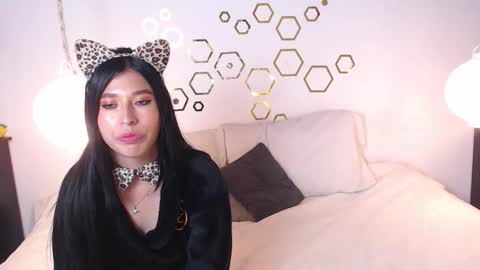 Adris  Juan online show from November 23, 2025, 4:01 am