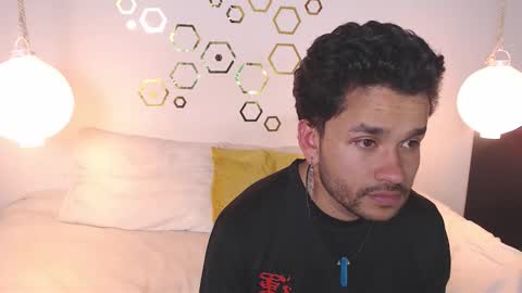 Adris  Juan online show from December 18, 2025, 4:07 am