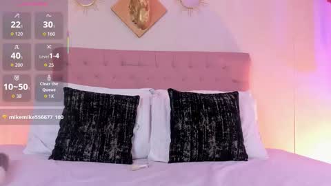 Pretty Moon online show from October 17, 2025, 12:19 pm