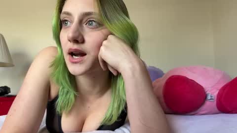 Oli online show from April 24, 2026, 8:55 pm