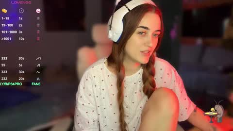 Queen of Pain online show from November 3, 2025, 5:42 am