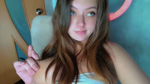 Snapshot of puff_witch chatting on January 19, 2025, 9:33 am Nayaa Nay 3 online show from January 19, 2025, 9:33 am