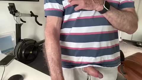 Snapshot of puffiest chatting on January 1, 2025, 10:46 pm puffiest online show from January 1, 2025, 10:46 pm