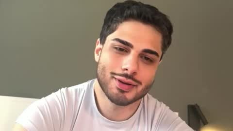 Snapshot of puffishere chatting on April 1, 2026, 11:33 am puffishere online show from April 1, 2026, 11:33 am