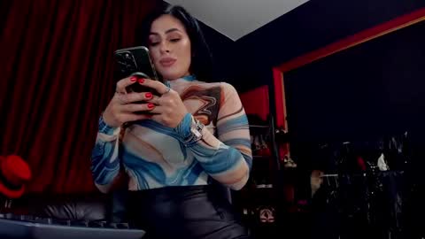 Snapshot of puffy_love chatting on February 6, 2025, 12:11 am MissPuffyLove online show from February 6, 2025, 12:11 am