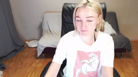 Polly online show from December 14, 2024, 2:42 pm