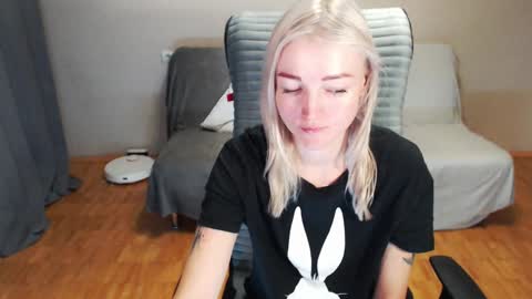 Polly online show from December 17, 2025, 3:34 am