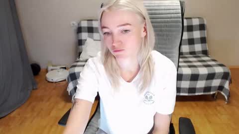 Snapshot of puma_ma chatting on February 8, 2026, 3:32 am Polly online show from February 8, 2026, 3:32 am