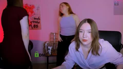 Snapshot of pure_radiance chatting on January 11, 2026, 10:20 am Ask me3 online show from January 11, 2026, 10:20 am