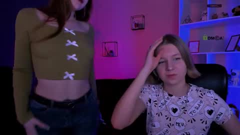 Snapshot of pure_radiance chatting on February 10, 2026, 7:51 pm Ask me3 online show from February 10, 2026, 7:51 pm