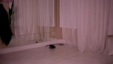 Snapshot of pureellie chatting on February 1, 2026, 4:11 am Emily online show from February 1, 2026, 4:11 am