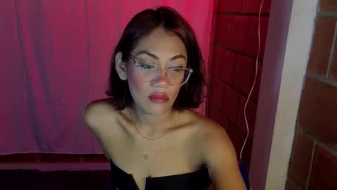 Snapshot of purepleasure25 chatting on December 19, 2025, 7:04 am purepleasure25 online show from December 19, 2025, 7:04 am