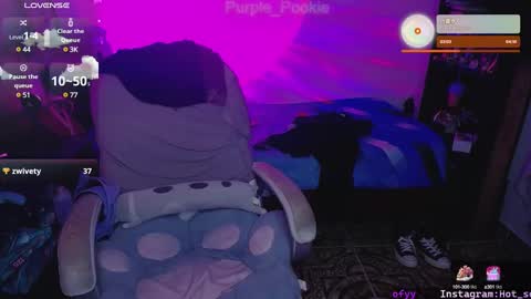 Snapshot of purple_pookie chatting on January 5, 2025, 6:35 am Sofia online show from January 5, 2025, 6:35 am