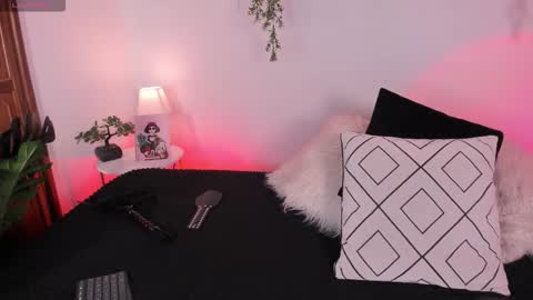 Snapshot of purplemoon_1 chatting on November 13, 2025, 1:10 pm Chloe online show from November 13, 2025, 1:10 pm