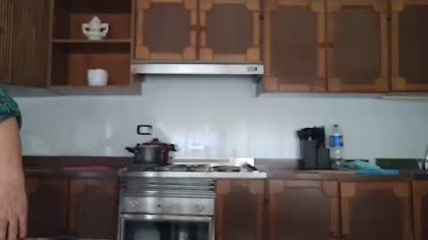 Mary online show from December 16, 2025, 9:47 am