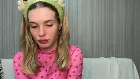 Snapshot of pussymoneywet chatting on November 3, 2025, 12:06 pm Lina online show from November 3, 2025, 12:06 pm