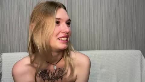 Snapshot of pussymoneywet chatting on November 21, 2025, 10:14 am Lina online show from November 21, 2025, 10:14 am