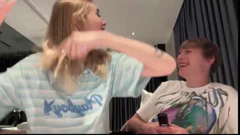 Snapshot of pussymoneywet chatting on December 4, 2025, 7:00 pm Lina online show from December 4, 2025, 7:00 pm