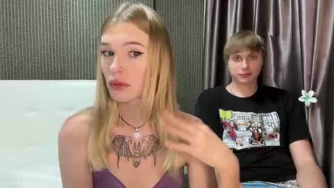 Snapshot of pussymoneywet chatting on December 19, 2025, 5:42 pm Lina online show from December 19, 2025, 5:42 pm