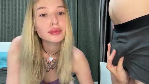 Snapshot of pussymoneywet chatting on December 21, 2025, 3:30 pm Lina online show from December 21, 2025, 3:30 pm