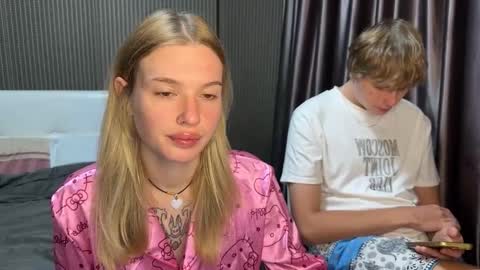 Snapshot of pussymoneywet chatting on January 6, 2026, 6:33 pm Lina online show from January 6, 2026, 6:33 pm