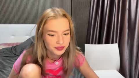 Snapshot of pussymoneywet chatting on January 10, 2026, 7:59 pm Lina online show from January 10, 2026, 7:59 pm