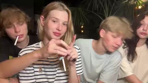 Snapshot of pussymoneywet chatting on March 4, 2026, 1:39 pm Lina online show from March 4, 2026, 1:39 pm