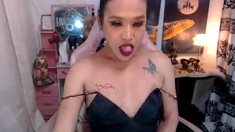 Snapshot of pythoncock4u chatting on January 17, 2026, 2:44 pm Queen Agatha online show from January 17, 2026, 2:44 pm