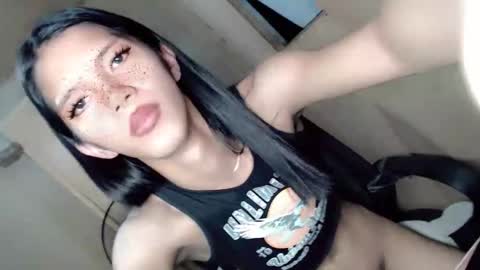 Snapshot of qn_jeshelle chatting on November 17, 2025, 10:32 am SimplePetite Astrid28 online show from November 17, 2025, 10:32 am