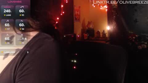 Snapshot of qtolive chatting on November 7, 2025, 5:13 pm Olive TheyThem online show from November 7, 2025, 5:13 pm