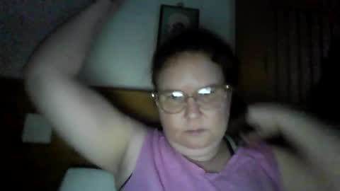 Snapshot of queen211869 chatting on December 14, 2025, 12:43 pm Queenjenny online show from December 14, 2025, 12:43 pm