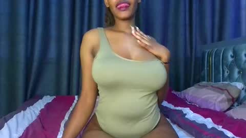 Snapshot of queen321850 chatting on December 18, 2025, 6:41 am queen321850 online show from December 18, 2025, 6:41 am