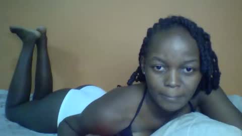 Snapshot of queen_banice chatting on February 15, 2026, 9:33 pm queen_banice online show from February 15, 2026, 9:33 pm