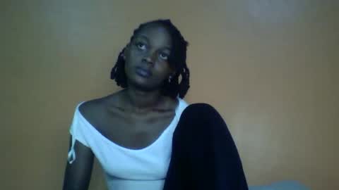 Snapshot of queen_banice chatting on February 16, 2026, 5:20 pm queen_banice online show from February 16, 2026, 5:20 pm