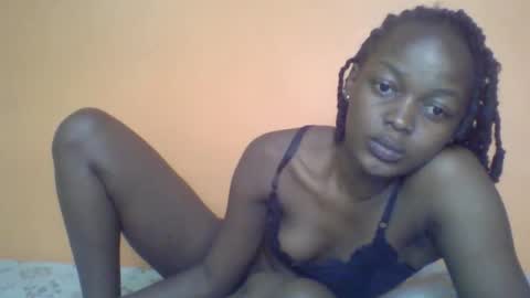 Snapshot of queen_banice chatting on February 17, 2026, 8:22 am queen_banice online show from February 17, 2026, 8:22 am