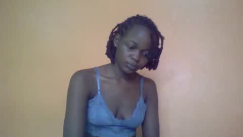 Snapshot of queen_banice chatting on February 27, 2026, 8:36 am queen_banice online show from February 27, 2026, 8:36 am