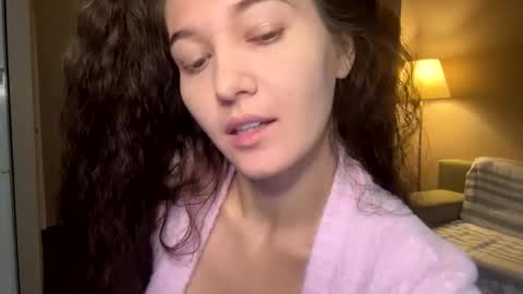 Snapshot of queen_chatur chatting on October 16, 2025, 12:17 pm Viktoria online show from October 16, 2025, 12:17 pm