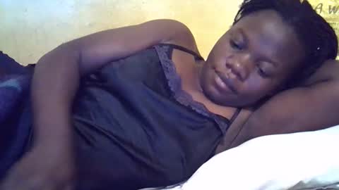 Snapshot of queen_darling3 chatting on December 21, 2025, 12:18 am Gentrix online show from December 21, 2025, 12:18 am