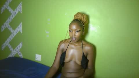 Snapshot of queen_dimple1 chatting on May 15, 2026, 7:21 pm queen_dimple1 online show from May 15, 2026, 7:21 pm