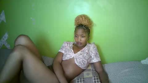 Snapshot of queen_dimple1 chatting on May 17, 2026, 11:39 am queen_dimple1 online show from May 17, 2026, 11:39 am