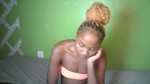Snapshot of queen_dimple1 chatting on May 18, 2026, 4:40 am queen_dimple1 online show from May 18, 2026, 4:40 am