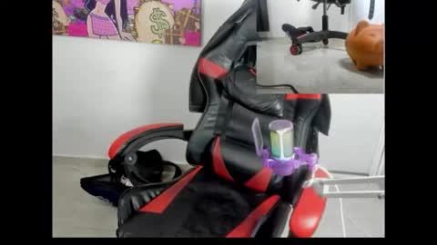 queen_findom1 online show from January 15, 2026, 5:23 am