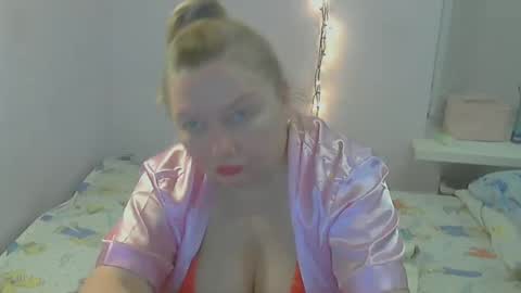 Snapshot of queen_jane8 chatting on December 18, 2024, 7:41 pm queen_jane8 online show from December 18, 2024, 7:41 pm